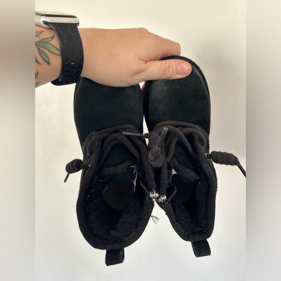 UGG Black Neumel II Boot Size 11 Kids - Picture 9 of 10